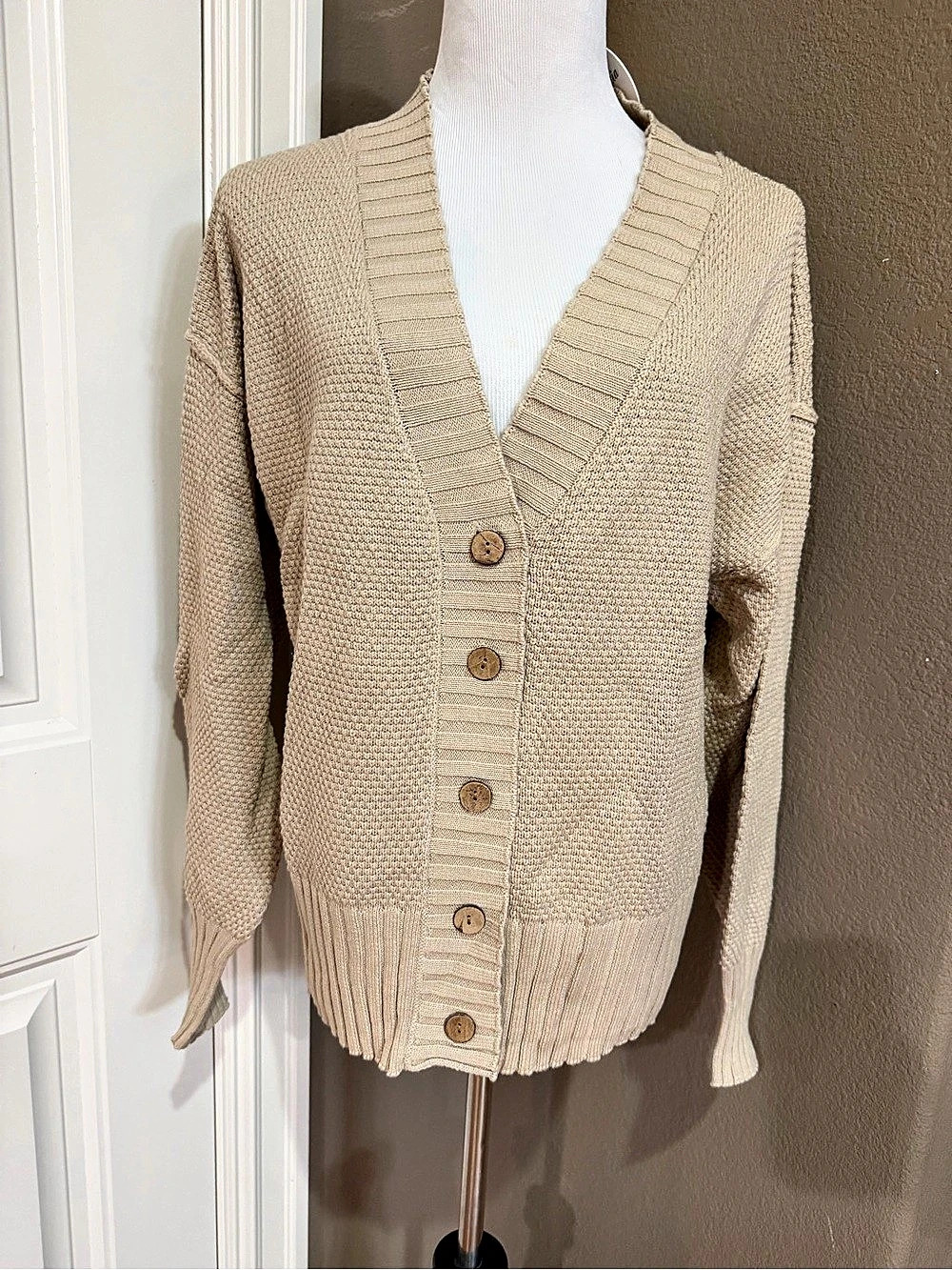 Capacilia V-Neck Cardigan in Beige Size Medium NWT